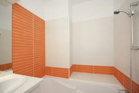 Au bord de l'eau, Villa moderne proche mer, balcon et terrasse à Aigues Mortes - Photo 19