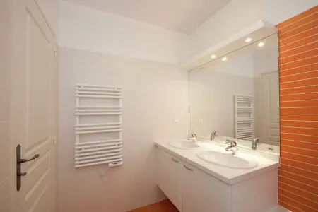 Au bord de l'eau, Villa moderne proche mer, balcon et terrasse à Aigues Mortes - Photo 20