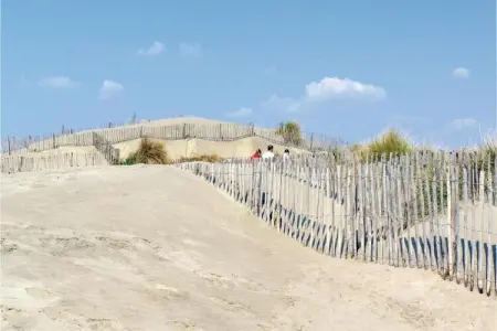 Au bord de l'eau, Villa moderne proche mer, balcon et terrasse à Aigues Mortes - Photo 27