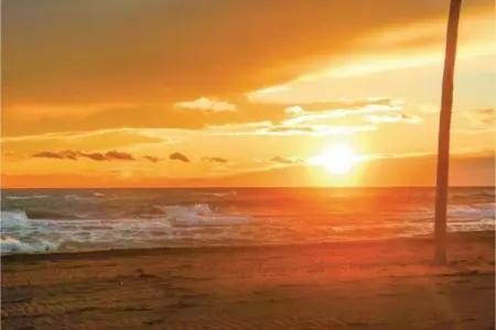 Au bord de l'eau, Villa moderne proche mer, balcon et terrasse à Aigues Mortes - Photo 30