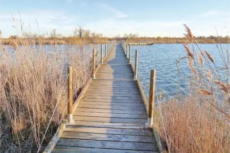 Au bord de l'eau, Villa moderne proche mer, balcon et terrasse à Aigues Mortes - Photo 31