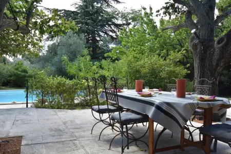 Maison de vacances - VILLENEUVE-LES-AVIGNON, Maison de vacances à Villeneuve-lès-Avignon avec piscine - Photo 1