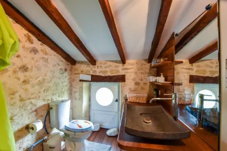 Le Passe Temps, Maison en pierre avec piscine et jacuzzi, entre-deux-mers. - Photo 15