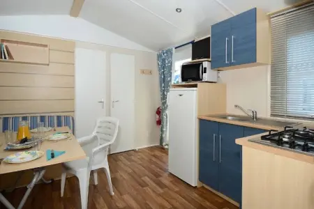 Domaine résidentiel de Plein Air La Pinède 1, Gîte confort avec terrasse dans une zone boisée près d'Agde - Photo 4