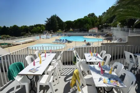 Domaine résidentiel de Plein Air La Pinède 1, Gîte confort avec terrasse dans une zone boisée près d'Agde - Photo 5