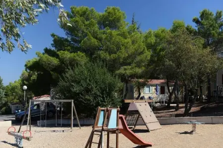 Domaine résidentiel de Plein Air La Pinède 1, Gîte confort avec terrasse dans une zone boisée près d'Agde - Photo 11