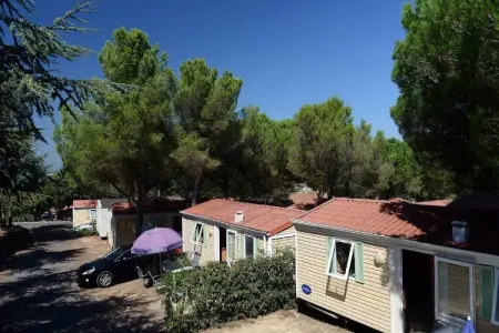 Domaine résidentiel de Plein Air La Pinède 1, Gîte confort avec terrasse dans une zone boisée près d'Agde - Photo 12