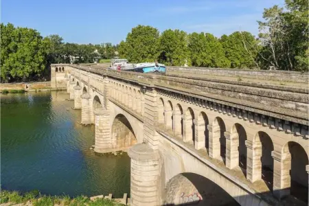 Domaine résidentiel de Plein Air La Pinède 1, Gîte confort avec terrasse dans une zone boisée près d'Agde - Photo 18