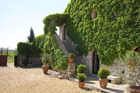 Domaine de Lavit, Villa traditionnelle avec jardin privé à Viols-en-Laval - Photo 1