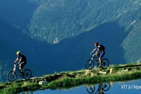 Les Chalets de l'Altiport 5, Chalet luxueux avec cheminée dans la région de l'Alpe d'Huez - Photo 32