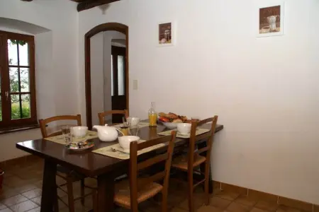 Rougeac, Maison de vacances à Villeneuve-d'Allier dans la forêt - Photo 2