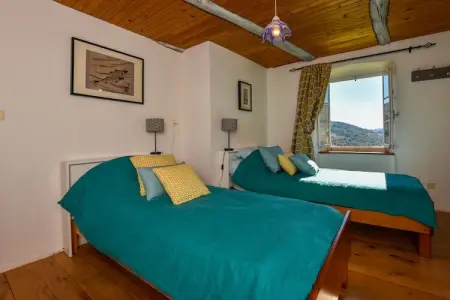 Rougeac, Maison de vacances à Villeneuve-d'Allier dans la forêt - Photo 3