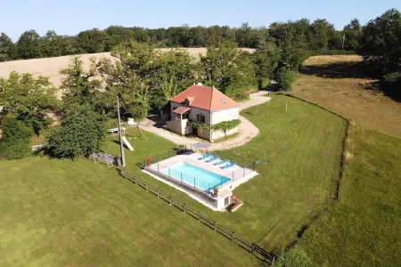 Maison de vacances Rueyres, Charmante maison de vacances à Rueyres avec piscine - Photo 6