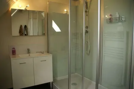 Maison avec piscine chauffée, Maison de vacances moderne avec piscine privée à Loubressac - Photo 11