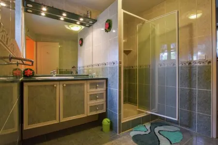 Maison de vacances, Maison de vacances confortable avec piscine à Thédirac - Photo 13