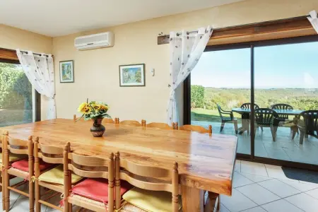 Maison de vacances Lavercantiere, Maison de vacances ancienne avec terrasse à Lavercantière - Photo 3