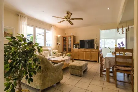 Tournesol, Bungalow ensoleillé avec piscine privée à Nadaillac-de-Rouge - Photo 2