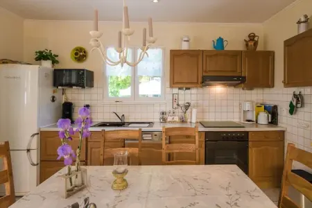 Tournesol, Bungalow ensoleillé avec piscine privée à Nadaillac-de-Rouge - Photo 3