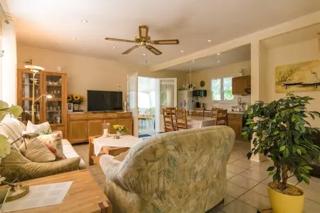 Tournesol, Bungalow ensoleillé avec piscine privée à Nadaillac-de-Rouge - Photo 6