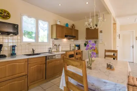 Tournesol, Bungalow ensoleillé avec piscine privée à Nadaillac-de-Rouge - Photo 8