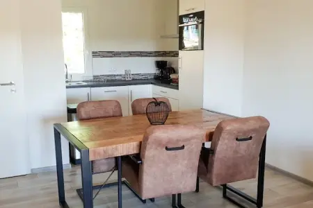 Villages de Cigales 4, Joli bungalow avec terrasse sur une colline en Dordogne. - Photo 3