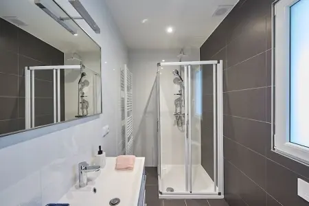 Villages de Cigales 4, Joli bungalow avec terrasse sur une colline en Dordogne. - Photo 12