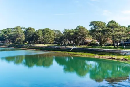 Villages de Cigales 4, Joli bungalow avec terrasse sur une colline en Dordogne. - Photo 29