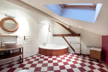 NOISETTE - beneden, Elegant pied à terre en Lorraine, 20min du Parc Naturel des Vosges - Photo 11