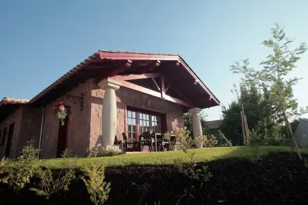 Domaine de Lana 1, Belle villa de style basque à seulement 3 km de la mer. - Photo 1