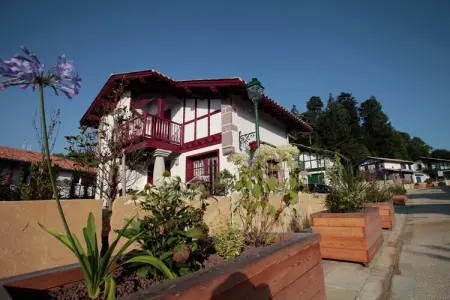 Domaine de Lana 1, Belle villa de style basque à seulement 3 km de la mer. - Photo 2