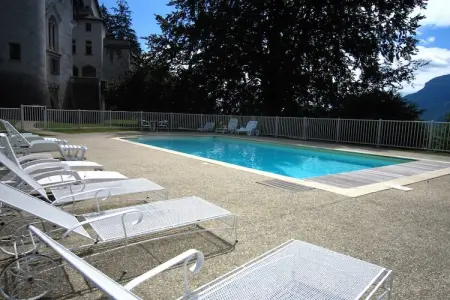 Salon du Jardin, Château confortable avec piscine à Serrières-en-Chautagne - Photo 5