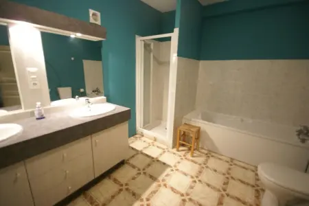 Salon du Jardin, Château confortable avec piscine à Serrières-en-Chautagne - Photo 13