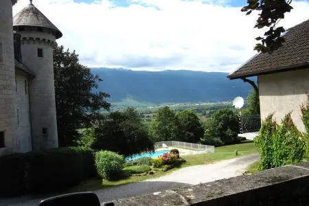 Salon du Jardin, Château confortable avec piscine à Serrières-en-Chautagne - Photo 16