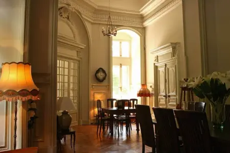 Salon du Jardin, Château confortable avec piscine à Serrières-en-Chautagne - Photo 20