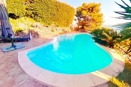 Villa Carqueiranne, Confortable maison de vacances avec piscine à Carqueiranne - Photo 9