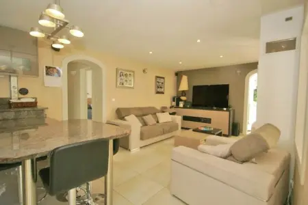 Villa Carqueiranne, Confortable maison de vacances avec piscine à Carqueiranne - Photo 10