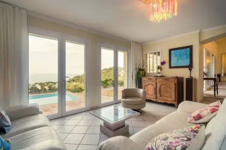 Villa Hyeres, Jolie maison avec vue sur la mer sur la péninsule de Hyères - Photo 2