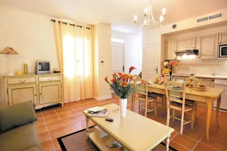 Domaine de Fayence 8, Belle maison, avec trois salles de bains et un jacuzzi - Photo 7