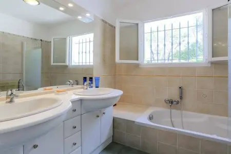 Villa Vida, Confortable villa avec piscine privée, 30km de la côte d'Azur - Photo 13