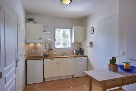 Villapark Le Jardin du Golf 9, Bastide provençale avec lave-vaisselle, dans un espace vert - Photo 4