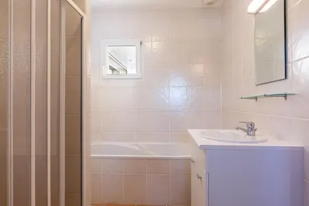 Sophora 6 with pool, Villa luxueuse avec lave-vaisselle, à 800 m de la mer - Photo 13