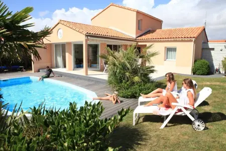 Sophora 8 with pool, Grande villa indépendante, lave-vaisselle, à 800 m de la mer - Photo 1