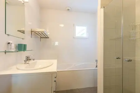 Sophora 8 with pool, Grande villa indépendante, lave-vaisselle, à 800 m de la mer - Photo 7