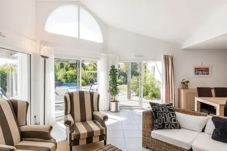 Sequoia 8 with pool, Grande villa indépendante, lave-vaisselle, à 800 m de la mer - Photo 8