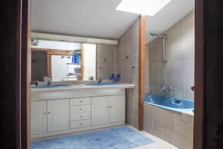 La Tour, Maison de vacances confortable avec piscine privée, Loire - Photo 17