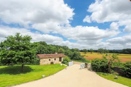 La Tour, Maison de vacances confortable avec piscine privée, Loire - Photo 24