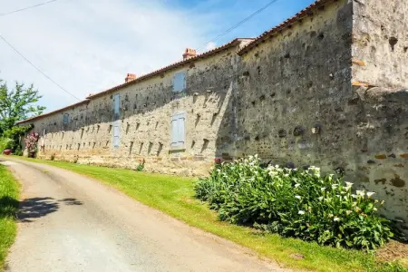 La Tour, Maison de vacances confortable avec piscine privée, Loire - Photo 25