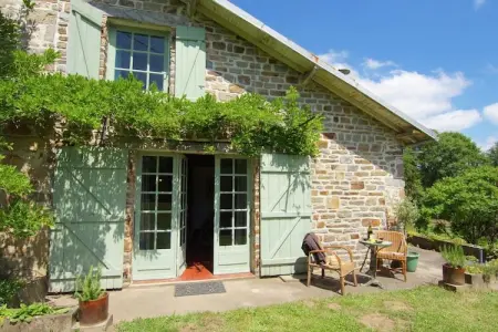 Gite La Forge de Bessous, Charmant cottage avec jardin à Ladignac-le-Long - Photo 1