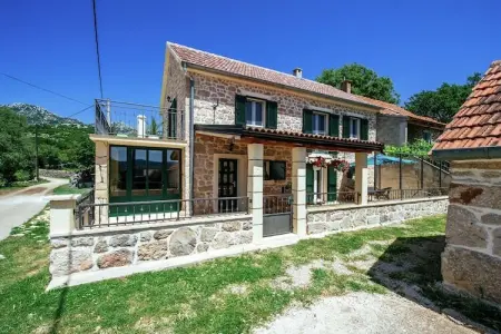 Casa Gracia, Une belle maison en pierre avec vue sur la montagne à Zaton - Photo 2
