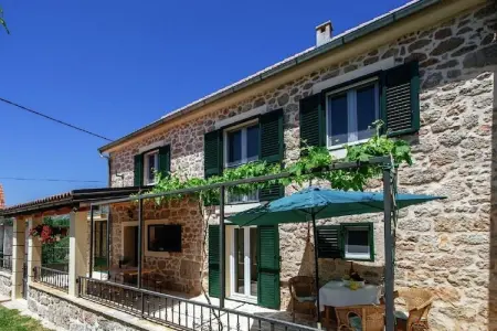 Casa Gracia, Une belle maison en pierre avec vue sur la montagne à Zaton - Photo 5